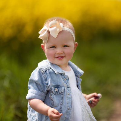 Karina, dziewczynka, sesja plenerowa, fotografia dziecięca, sesja rzepakowa, sesja w rzepaku, rzepak, fotograf Olkusz